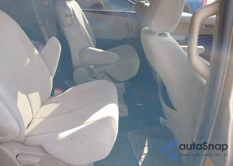 2012 Toyota Sienna Le V6 8 Passenger z USA, uszkodzony, nr VIN 5TDKK3DC9CS220554